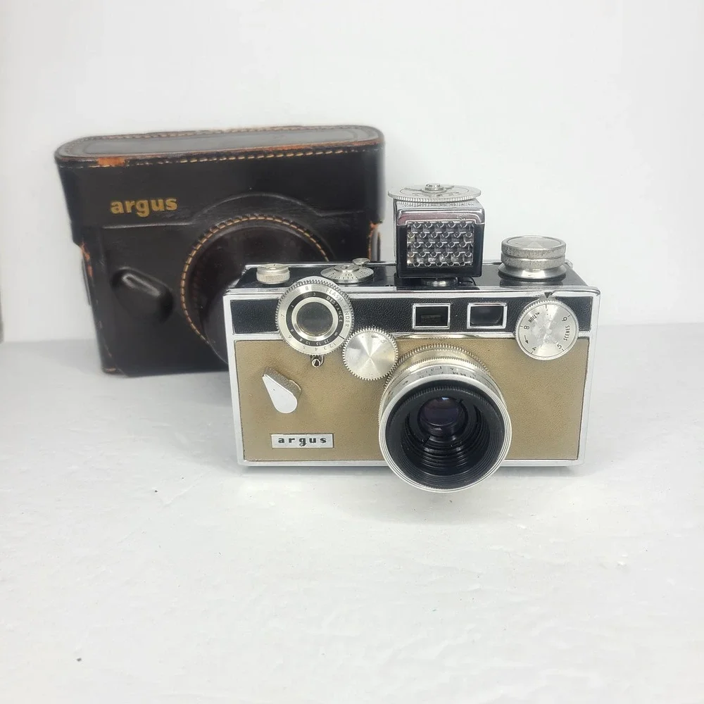Argus‎ C3 35mm Camera 50mm F3.5 Lens TAN With Case Vintage Brick UNTESTED